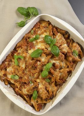 Gratineret pasta med salsiccia