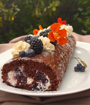 Brombærroulade med vaniljecreme